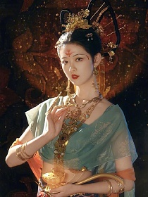 不挖野菜后，我喂薛平贵吃桑叶